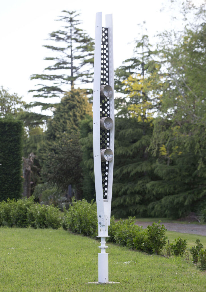 7) BLACK & WHITE BLADES
